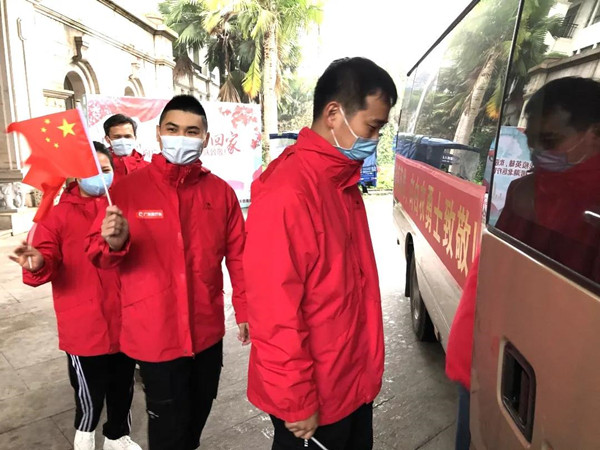 3.欧亚国际官网
援鄂医疗队队员陆续上车_副本.jpg