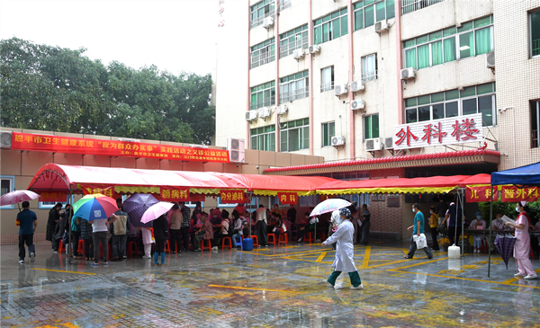 1.义诊活动现场_副本.jpg