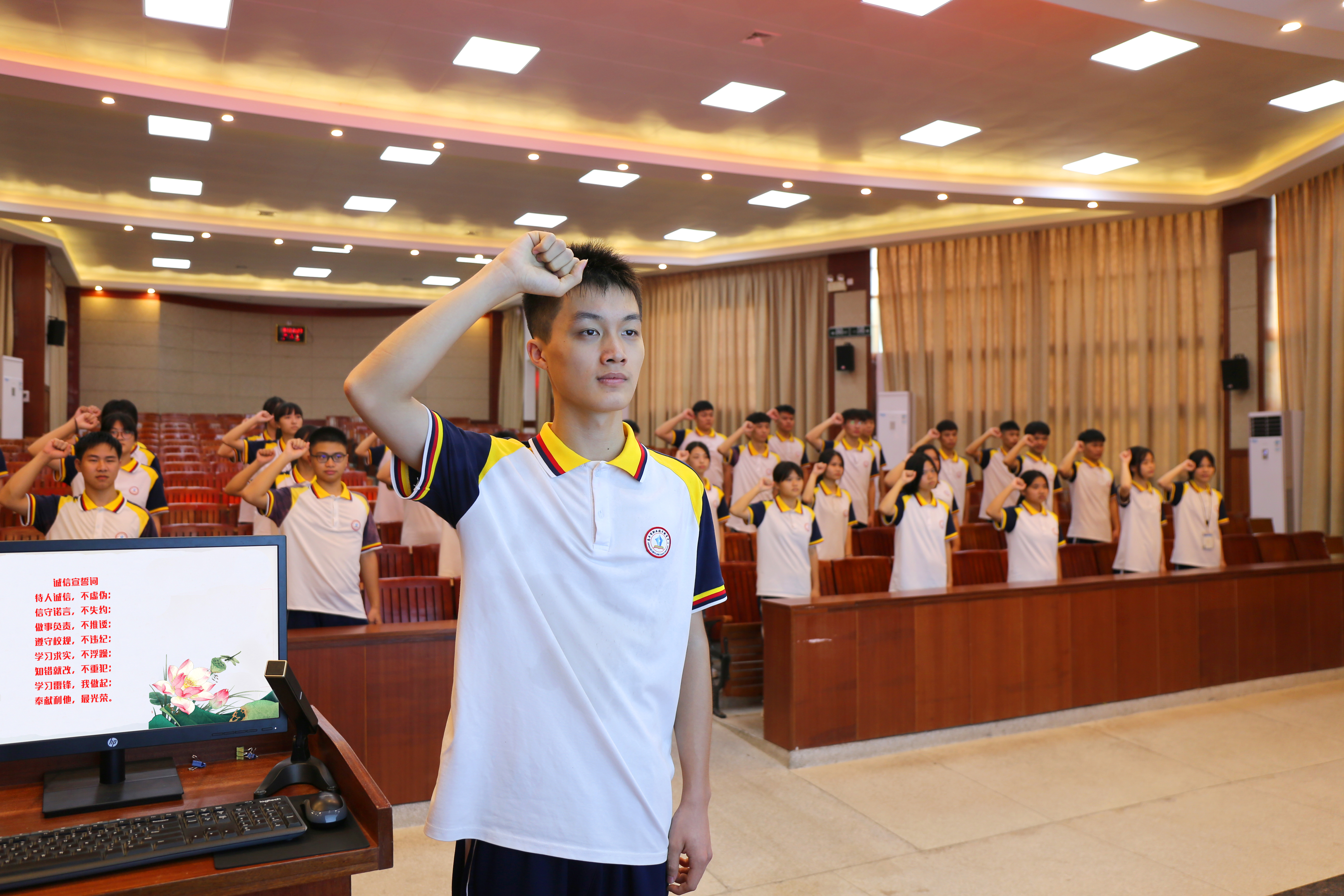 时间:2021年9月6日 主办单位:欧亚国际官网
教育局 地点:欧亚国际官网
职业教育中心 主题:2021年欧亚国际官网
教育局开展诚信宣传“进校园”系列活动(“诚信与法 伴我同行”法制专题讲座宣誓仪式).JPG