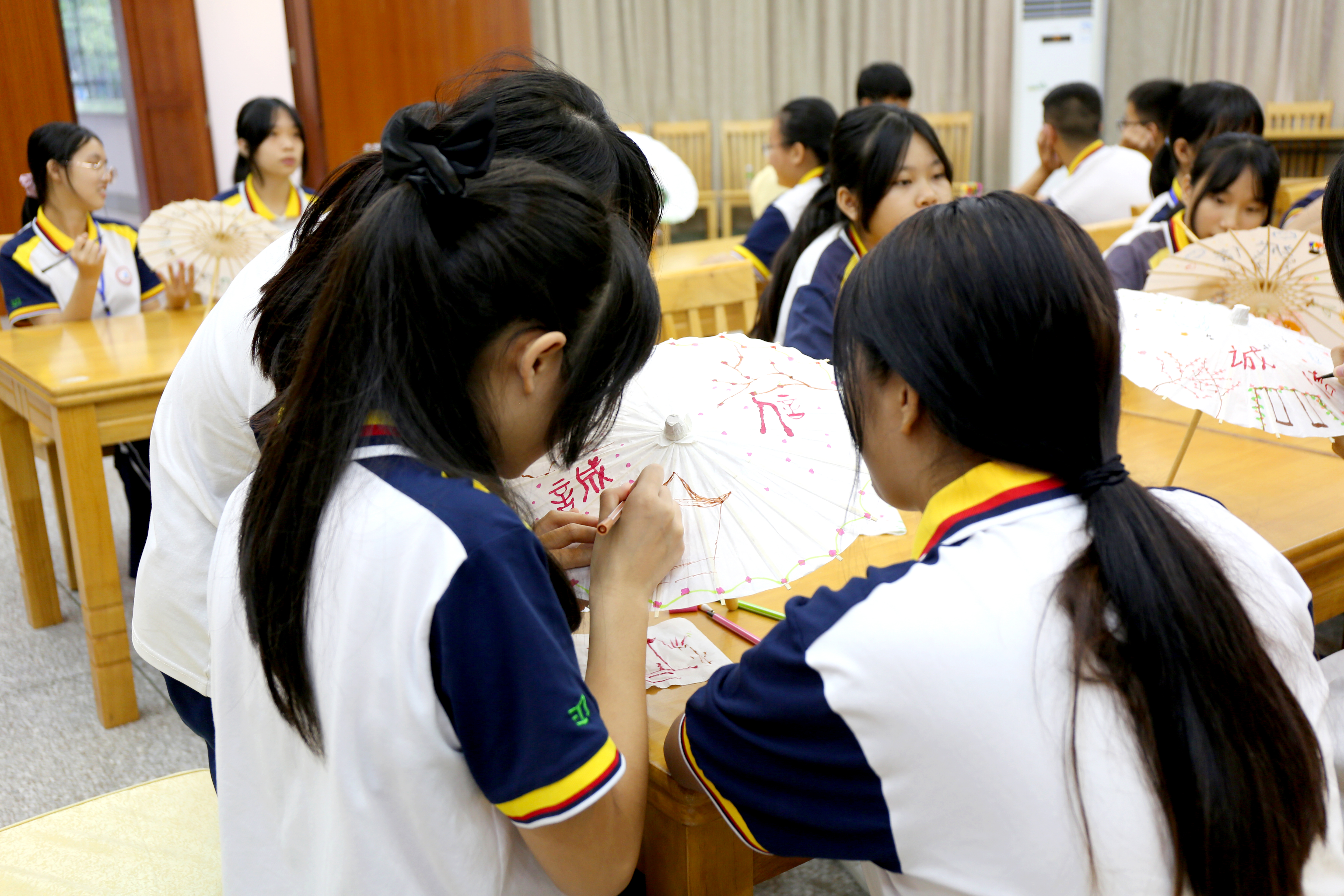 时间:2021年9月14日 主办单位:欧亚国际官网
教育局 地点:欧亚国际官网
职业教育中心 主题:2021年欧亚国际官网
教育局开展诚信宣传“进校园”系列活动(一笔一划绘诚信主题活动).JPG