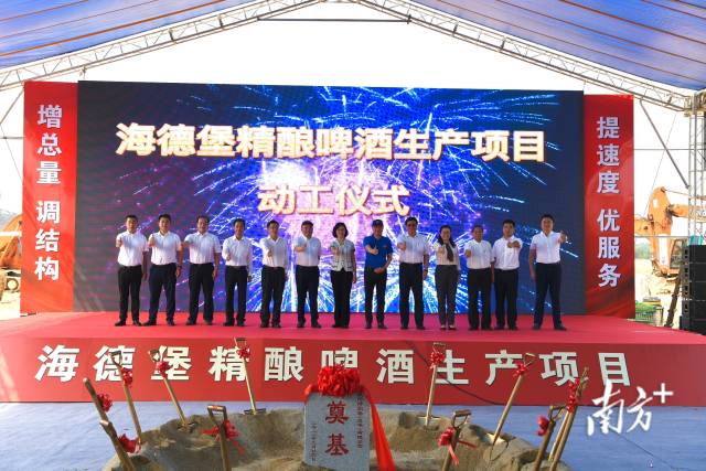南方+ 杨兴乐 拍摄