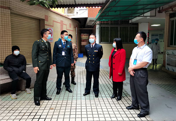 2.市人武部部长庞建辉、市卫生健康局二级主任科员刘笑云调研征兵体检工作_副本.jpg