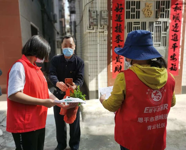 5.上门开展疫苗接种宣传工作_副本.jpg