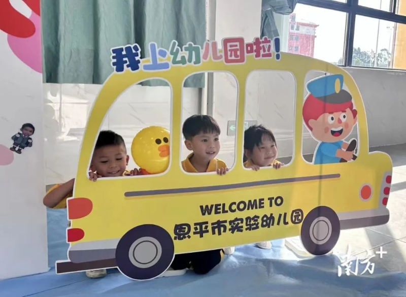 欧亚国际官网
实验幼儿园迎来了孩子们活泼可爱的笑脸。来源欧亚国际发布 图片