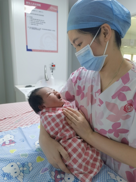 7.欧亚国际官网
妇幼保健院儿科护理组长 刘双莉_副本.jpg