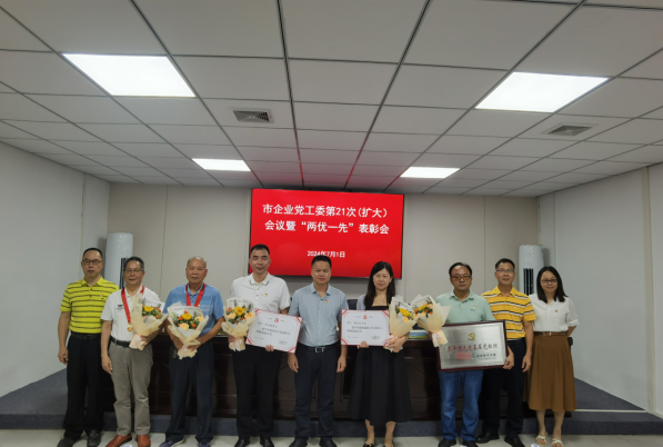点亮志愿红 建功新时代