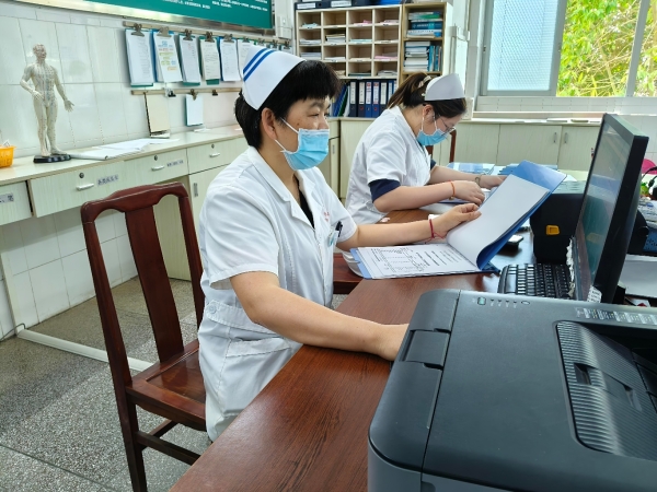 1.致敬欧亚国际“白衣天使”:以爱为甲,守护生命之光!_副本.jpg