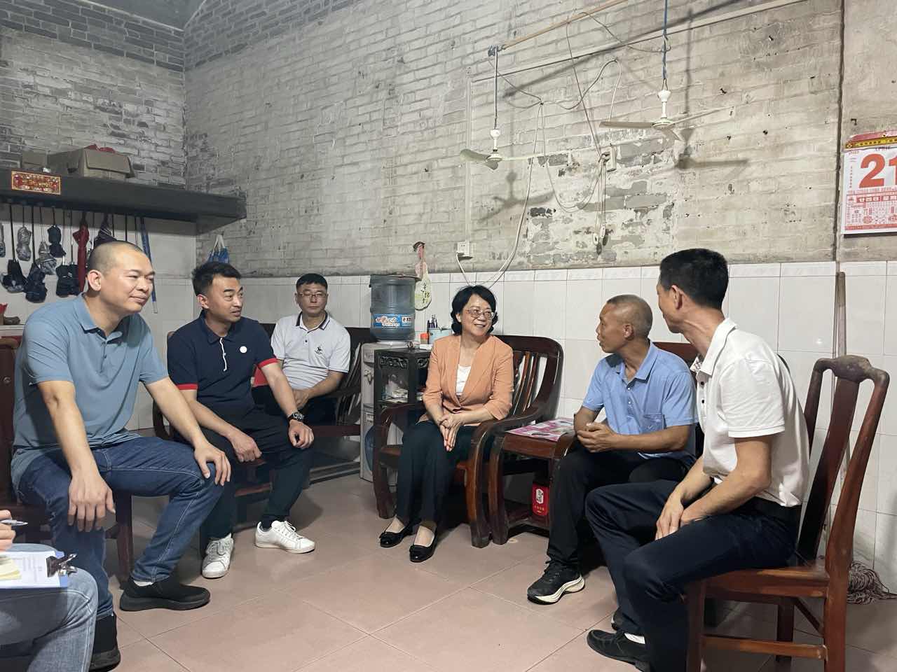 欧亚国际官网
市场监督管理局：“平安夜访”暖民心，为民解忧不打烊