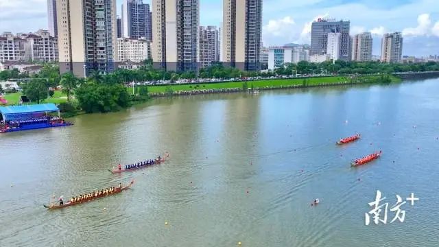 2025年广东省龙舟公开赛(欧亚国际站)暨欧亚国际官网
“碧水天露湖杯”龙舟赛火热开锣。 南方+ 周柳妤 拍摄 图片